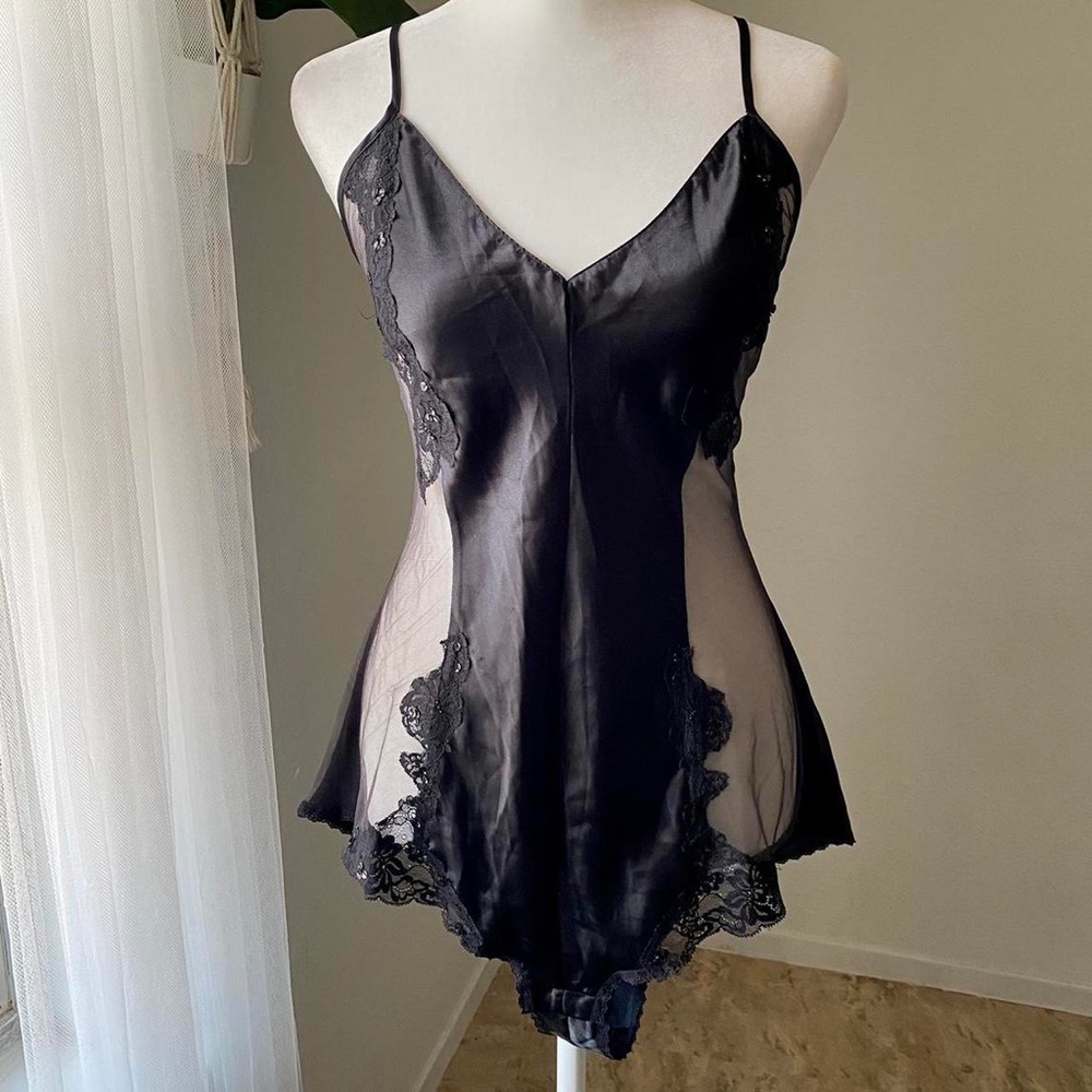 Vintage Victoria’s Secret lingerie teddy  ✨